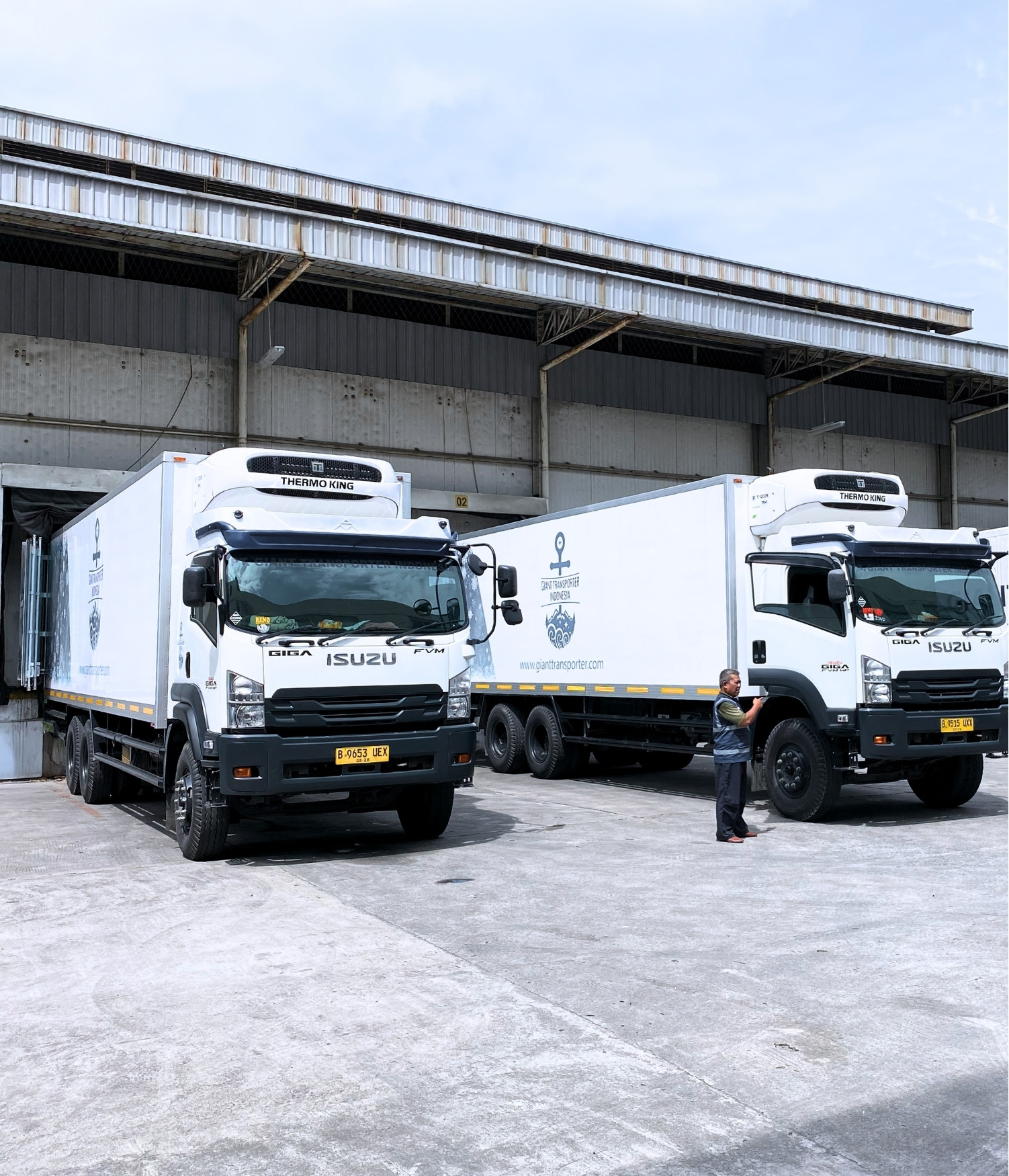 Giant Transporter Indonesia thermo truck fleet on route